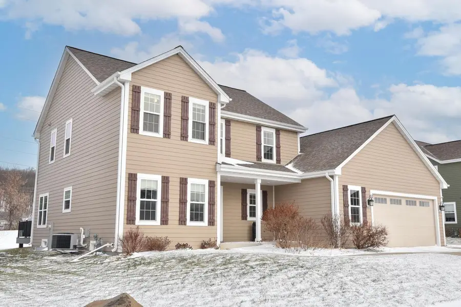 N66W23662 Hillview ROAD, Sussex, WI 53089 - Image #2