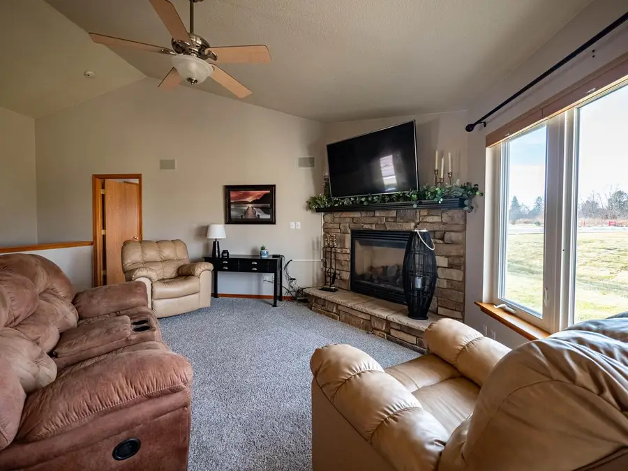 N566 Westview DRIVE, Oconomowoc, WI 53066 - Image #3