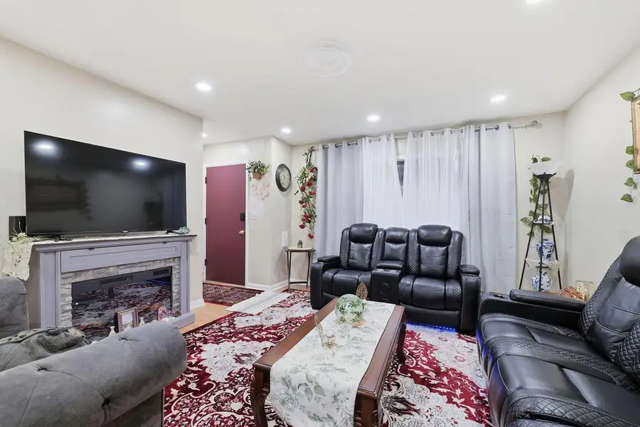 6326 W Bottsford AVENUE, Greenfield, WI 53220 - Image #3