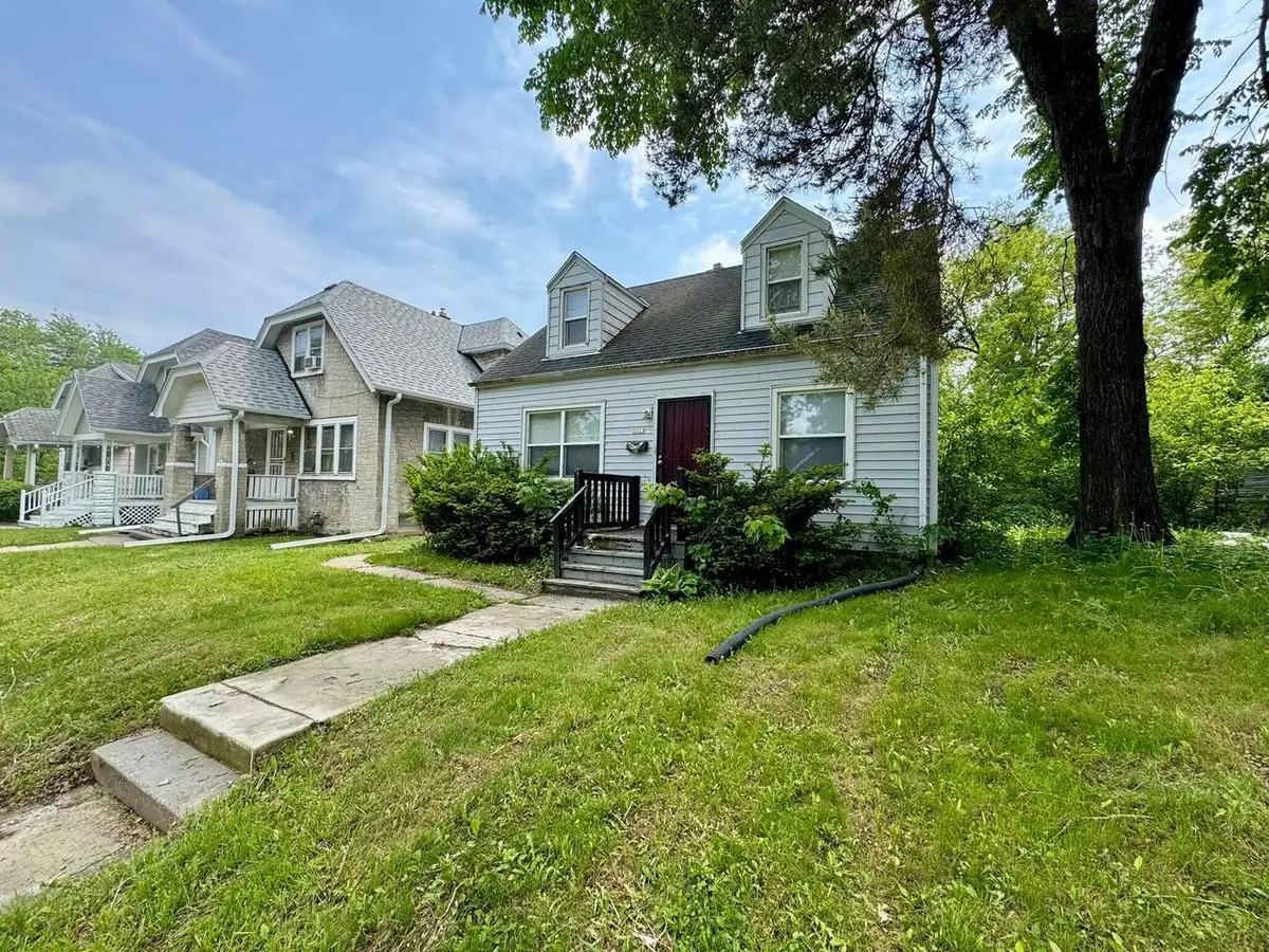 3223 W Fairmount AVENUE, Milwaukee, WI 53209 - #1