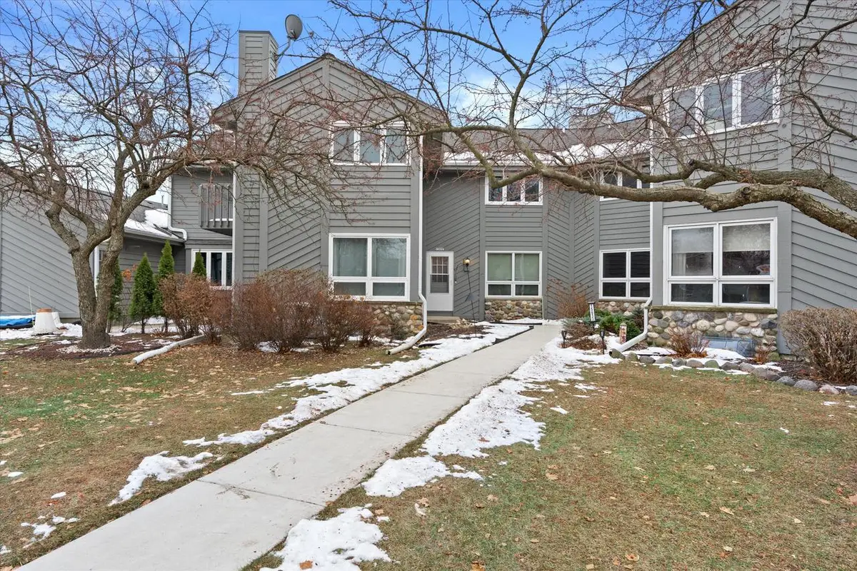 15629 W Ridge ROAD, New Berlin, WI 53151 - Image #1