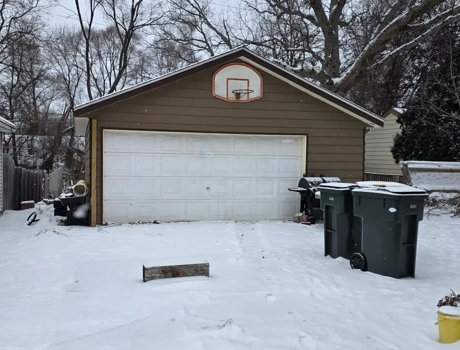 10700 W Manor Park DRIVE, West Allis, WI 53227 - Image #2