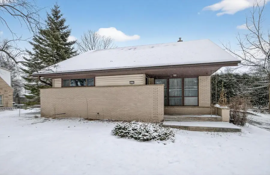 7470 N Navajo ROAD, Fox Point, WI 53217 - Image #2