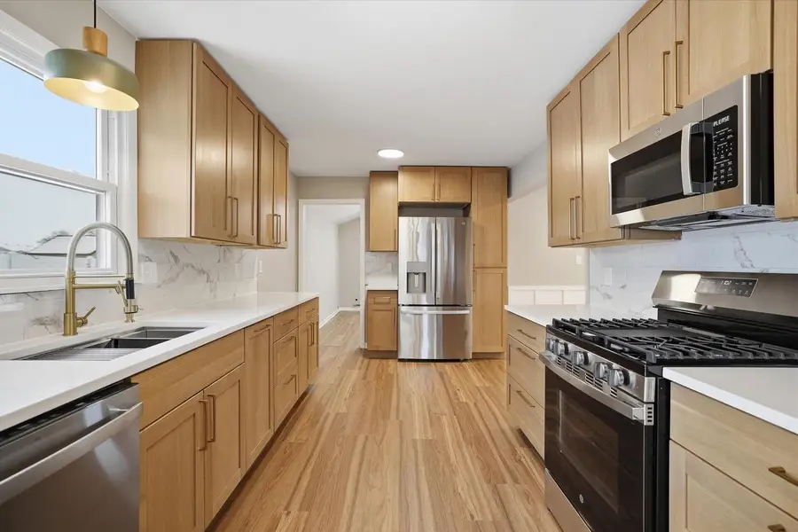 5801 W Allwood DRIVE, Franklin, WI 53132 - Image #2