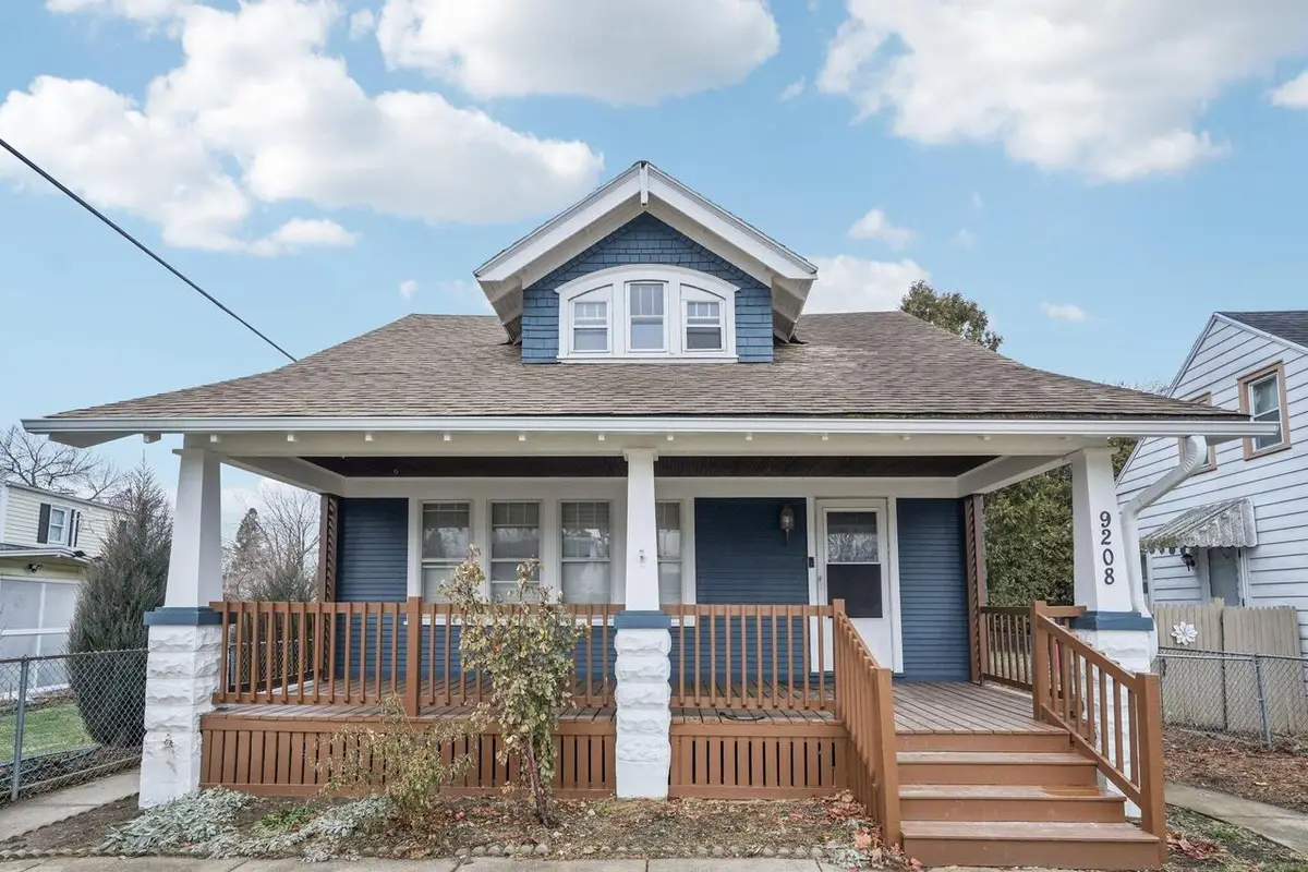 9208 W Swan CIRCLE, Milwaukee, WI 53225 - Image #1
