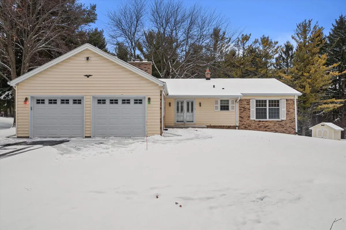 11120 Hidden Valley DRIVE, Cedarburg, WI 53012 - Image #1