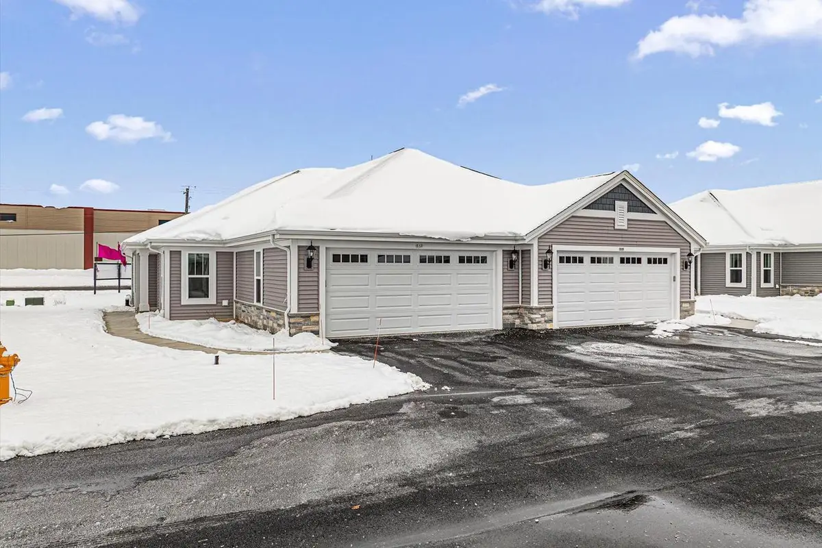 512 Hunter Oaks BOULEVARD #901, Watertown, WI 53094 - Image #1