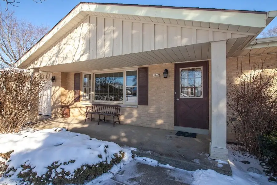 3580 S Brentwood ROAD, New Berlin, WI 53151 - Image #2