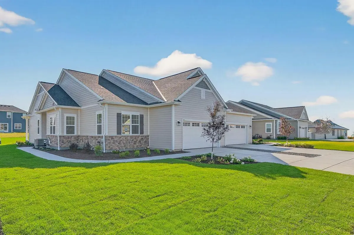 859 Stirling DRIVE #Bldg 20, Unit 39, Oconomowoc, WI 53066 - #1