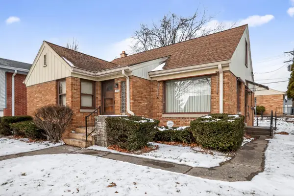 10708 W York PLACE, Wauwatosa, WI 53222
