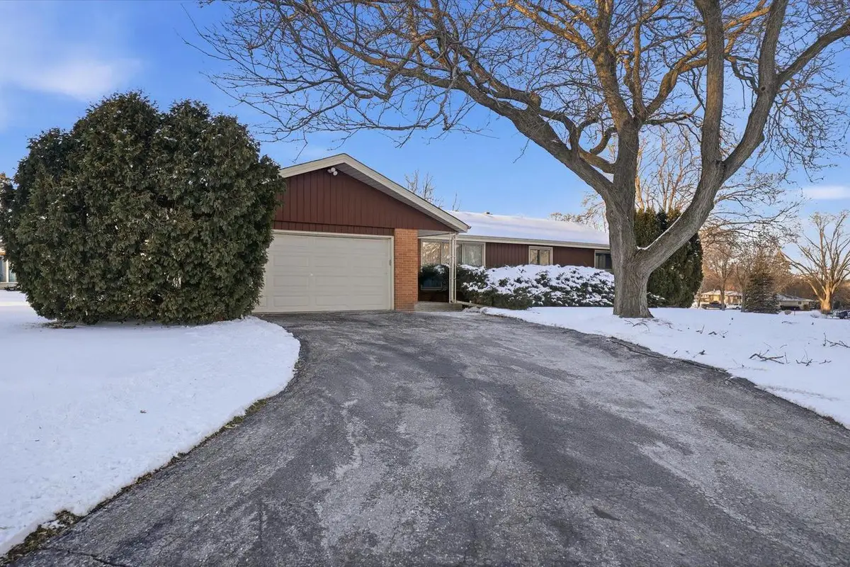 N72W15292 Patio COURT, Menomonee Falls, WI 53051 - Image #1