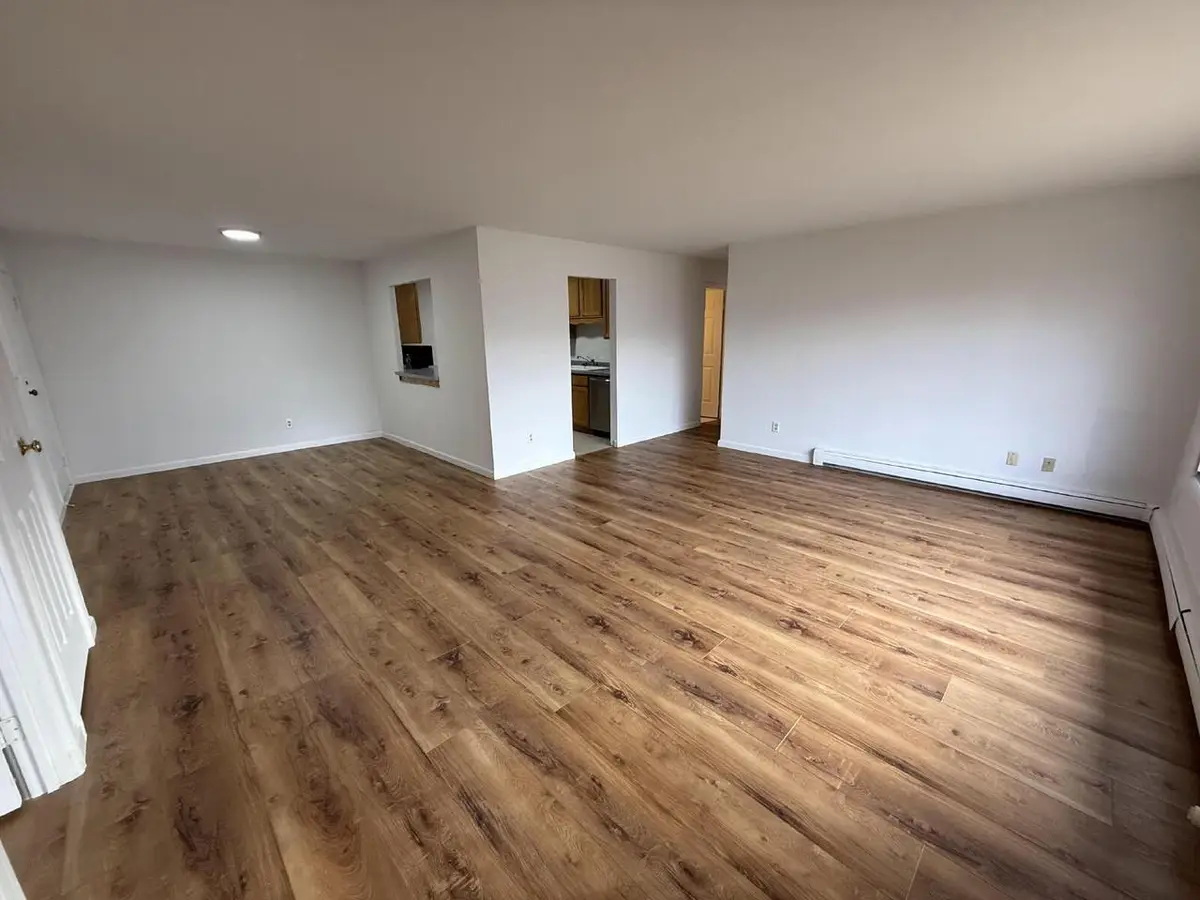 139 Heidel ROAD #7, Mequon, WI 53092 - Image #1