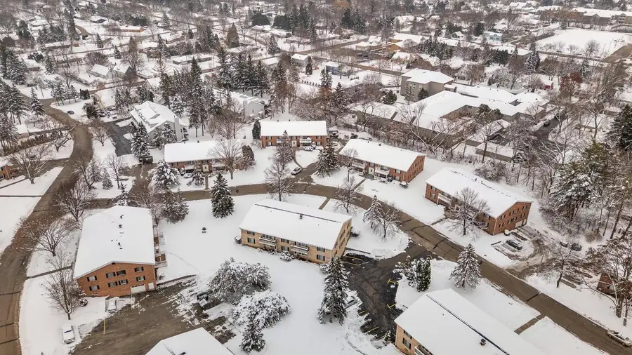 139 Heidel ROAD #7, Mequon, WI 53092 - Image #2