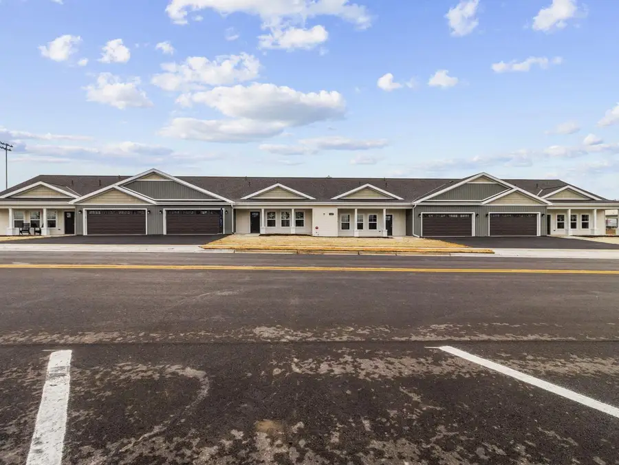 1601 Wildlife DRIVE #4, Kewaskum, WI 53040 - Image #2