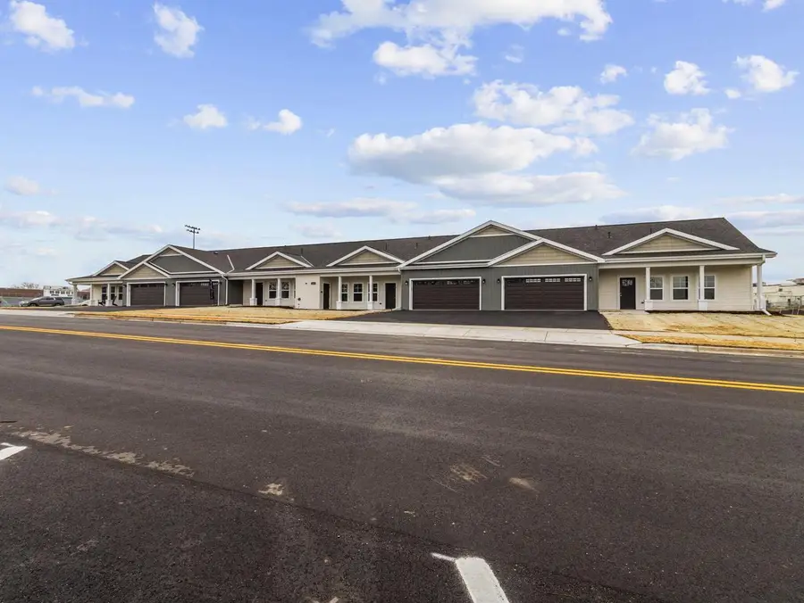 1601 Wildlife DRIVE #4, Kewaskum, WI 53040 - Image #3