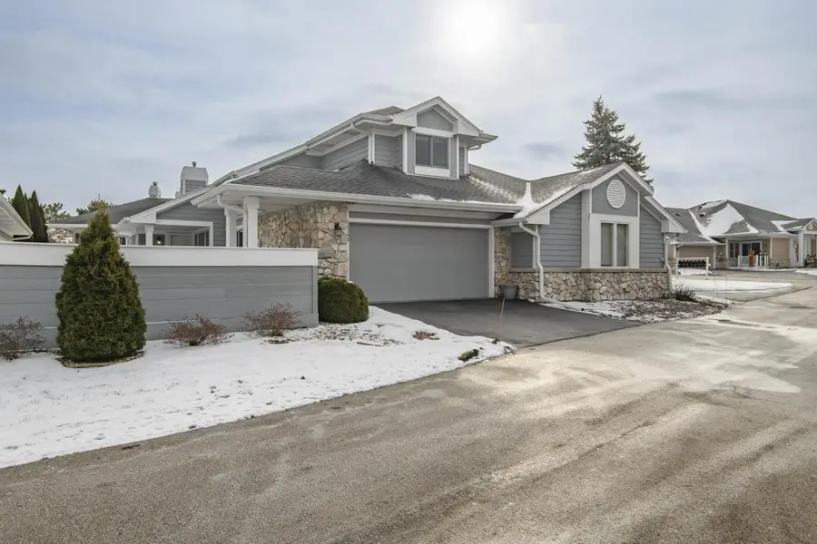 14048 W Waters Edge TRAIL, New Berlin, WI 53151 - Image #2