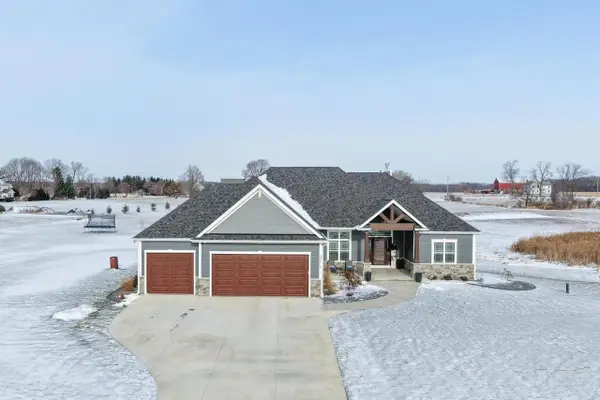 28516 Blue Crane COURT, Waterford, WI 53185