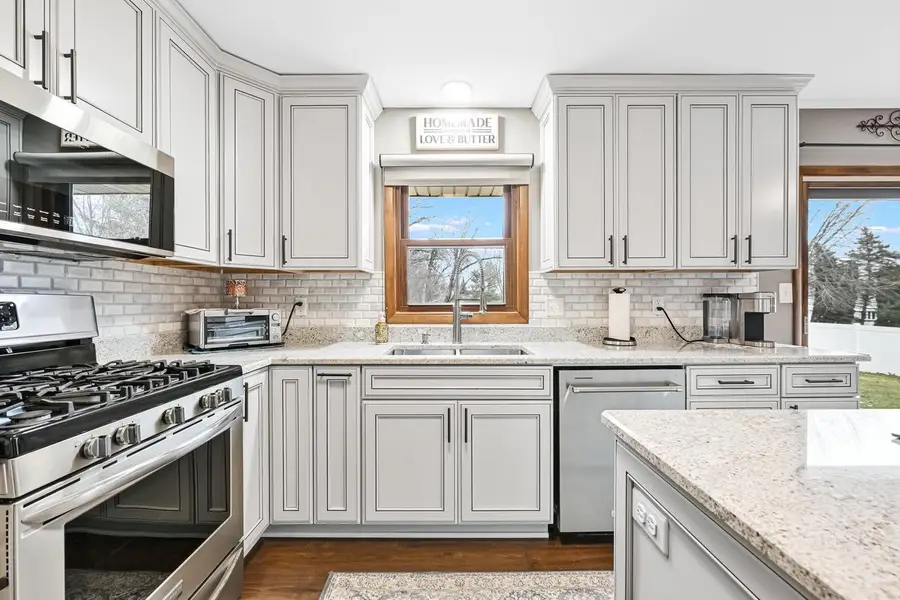 25924 Bennington DRIVE, Waterford, WI 53185 - Image #3