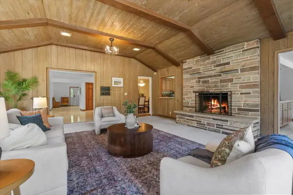 2416 W Dean COURT, River Hills, WI 53217