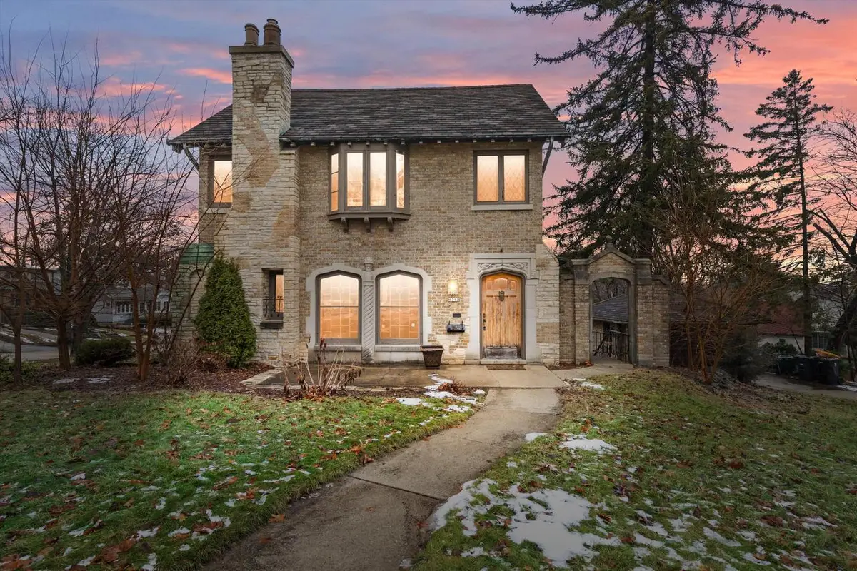 6742 Hillcrest DRIVE, Wauwatosa, WI 53213 - Image #1