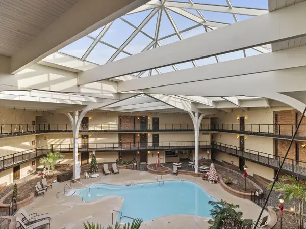 6100 W Stonehedge DRIVE #304, Milwaukee, WI 53220