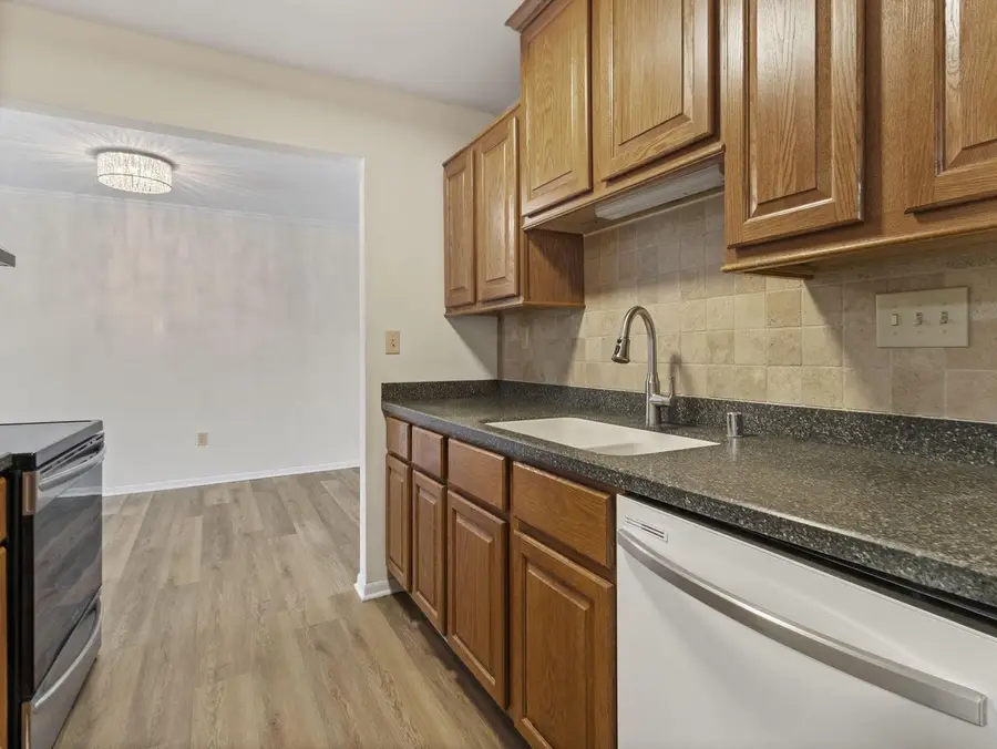 6100 W Stonehedge DRIVE #304, Milwaukee, WI 53220 - Image #2