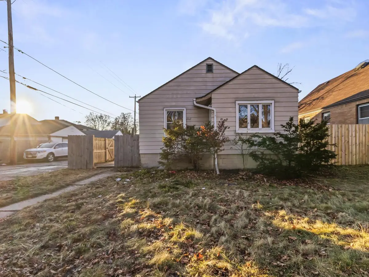 3855 S 15th PLACE, Milwaukee, WI 53221 - Image #1