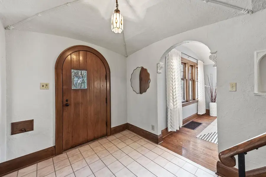 740 E Lexington BOULEVARD, Whitefish Bay, WI 53217 - #3