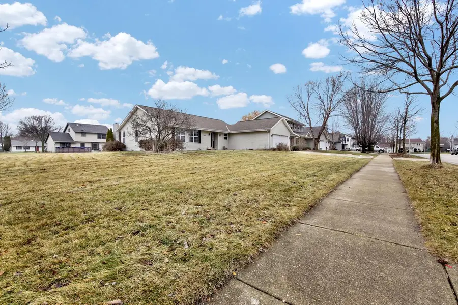 10393 S Katie DRIVE, Oak Creek, WI 53154 - Image #2