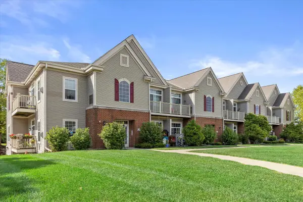 W206N16743 Blackberry CIRCLE #1628, Jackson, WI 53037