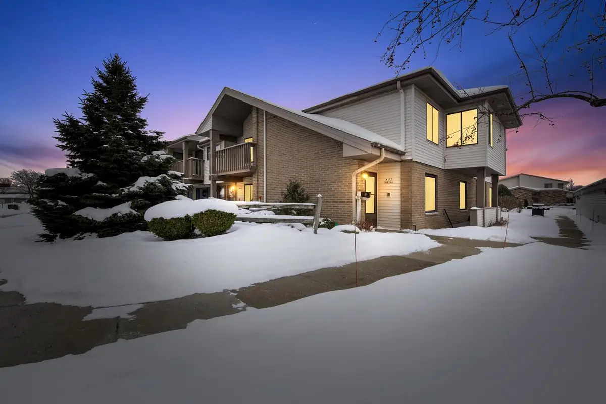 W177N9766 Riversbend CIRCLE E, Germantown, WI 53022 - Image #1