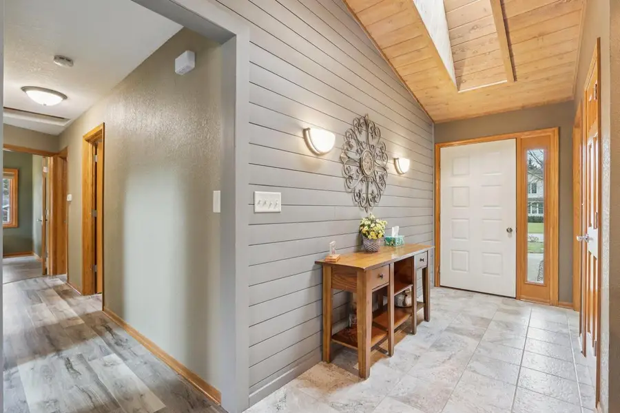 14320 W Fieldpointe DRIVE, New Berlin, WI 53151 - Image #2