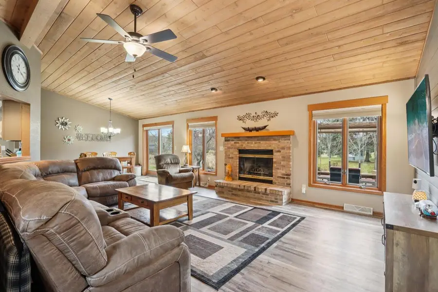 14320 W Fieldpointe DRIVE, New Berlin, WI 53151 - Image #3