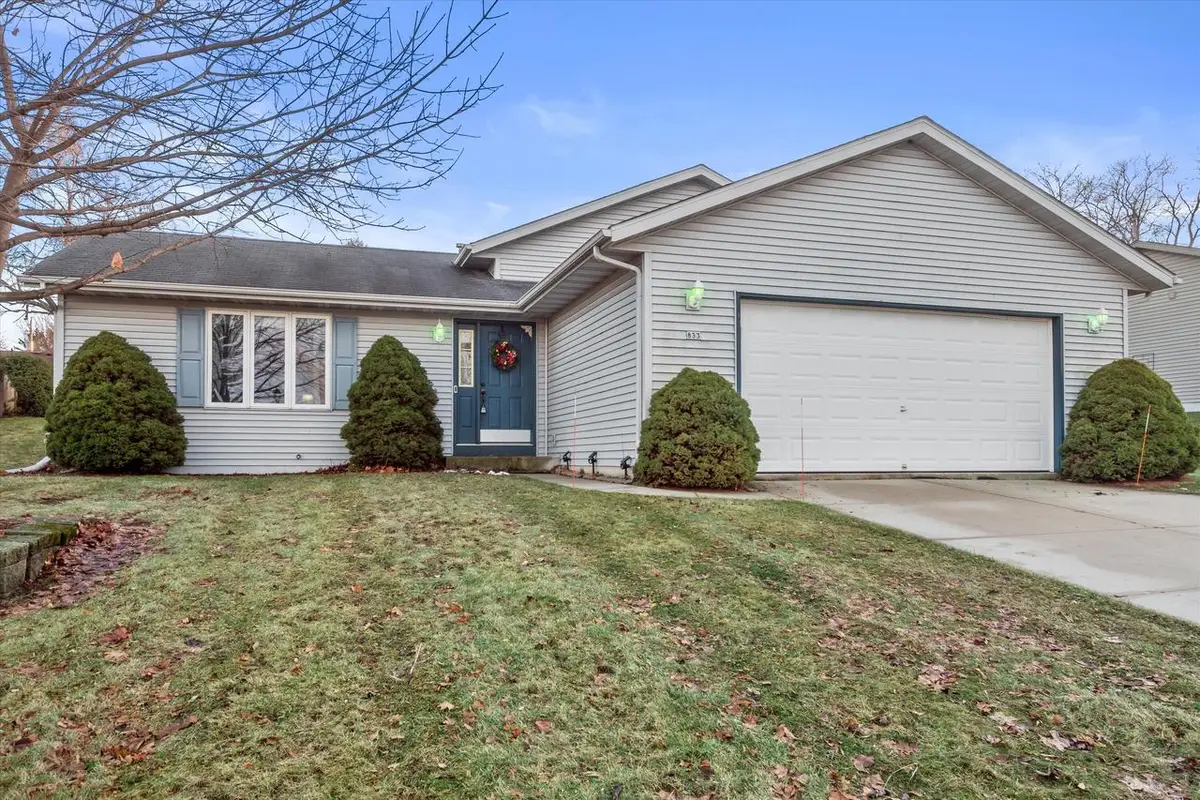 833 Mallinger DRIVE, Port Washington, WI 53074 - Image #1