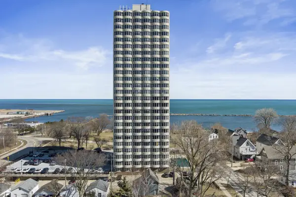 2525 S Shore DRIVE #UNIT 18B, Milwaukee, WI 53207
