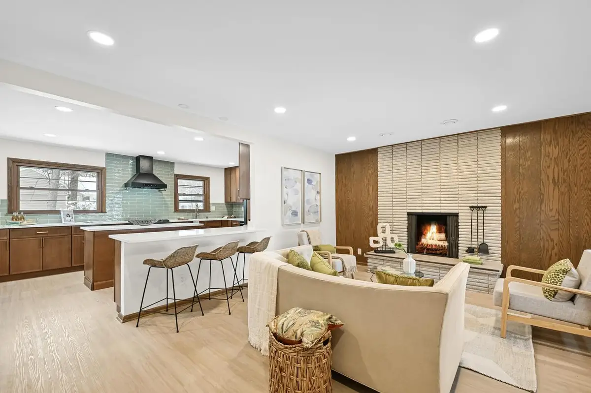 7711 N Van Dyke ROAD, Fox Point, WI 53217 - Image #1