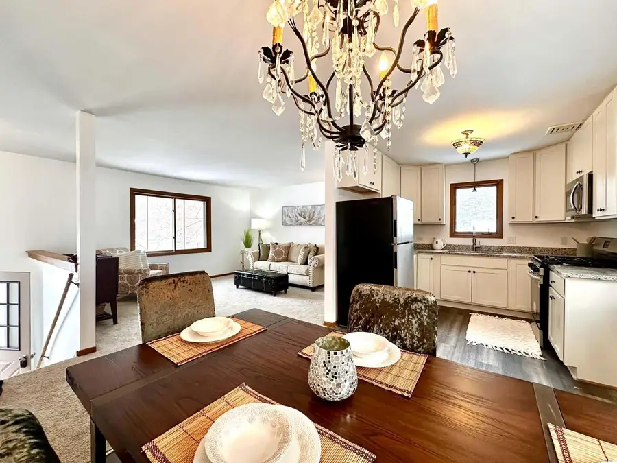 29933 Greenleaf DRIVE, Burlington, WI 53105 - Image #2