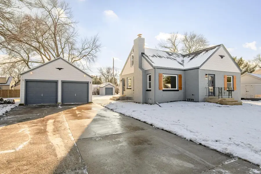 12509 W Park AVENUE, New Berlin, WI 53151 - Image #2