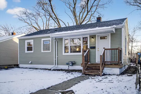 2939 W Carmen AVENUE, Milwaukee, WI 53209