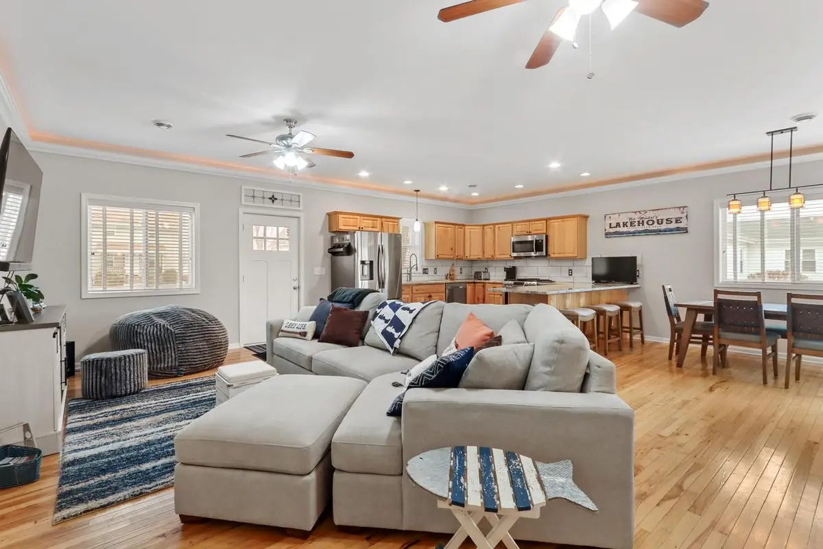 163 Fontana AVENUE, Fontana, WI 53125 - Image #1