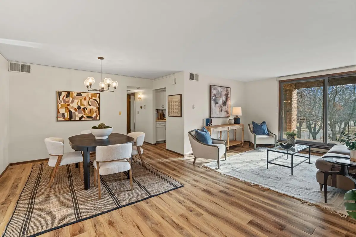 1818 E Shorewood BOULEVARD #207, Shorewood, WI 53211 - Image #1