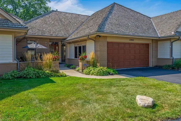 21905 W North AVENUE, Brookfield, WI 53045