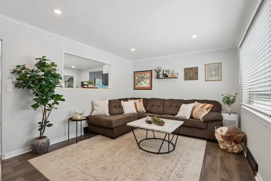 433 W Martin LANE, Milwaukee, WI 53207 - Image #3