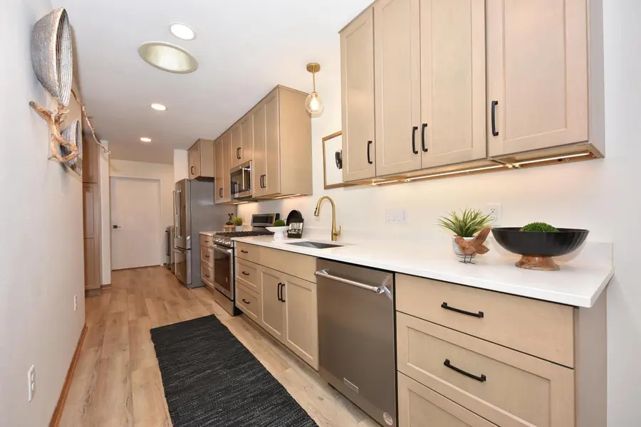 359 Hartford SQUARE #5, Hartford, WI 53027 - Image #3