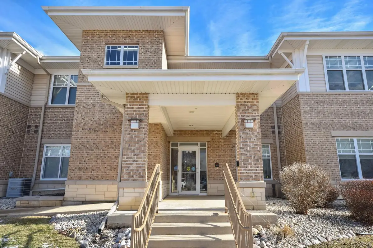 3960 S Prairie Hill LANE #205, Greenfield, WI 53228 - Image #1