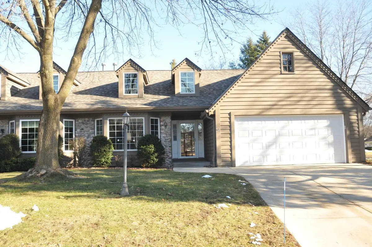 3892 S Oakbrook DRIVE, Greenfield, WI 53228 - Image #1