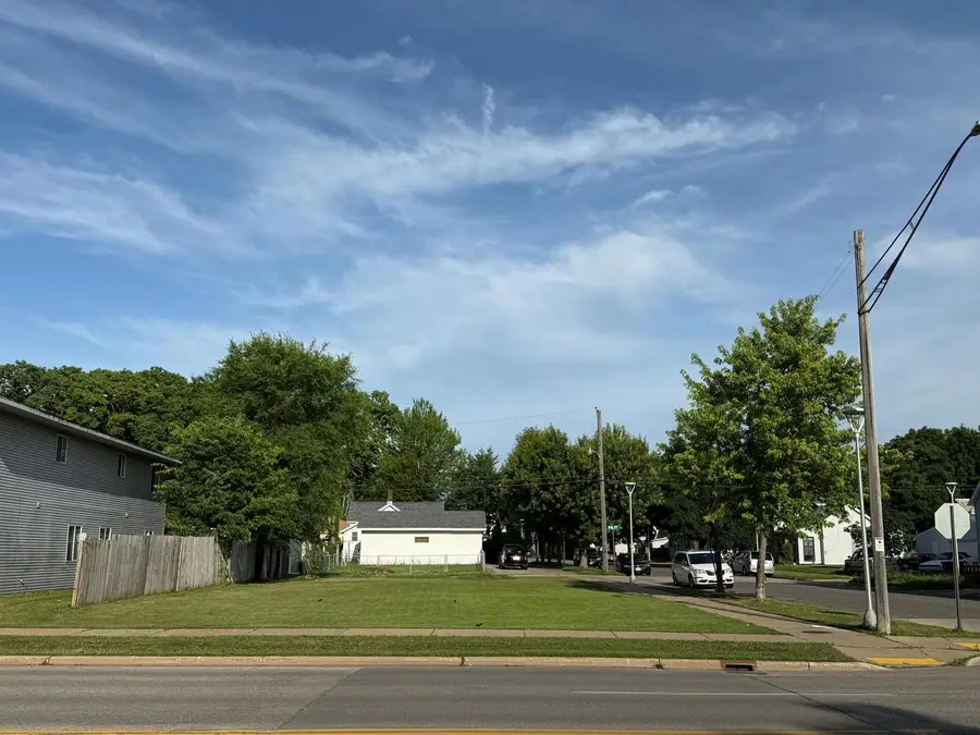 1202 WEST AVENUE S, La Crosse, WI 54601 - Image #2