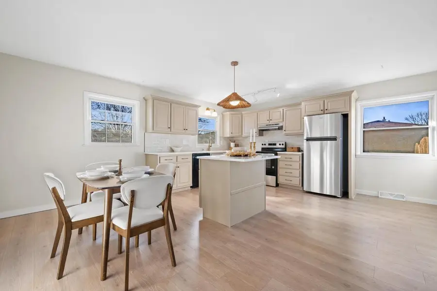 8530 W Holt AVENUE, Milwaukee, WI 53227 - Image #2