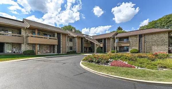 2101 W Good Hope ROAD #207, Glendale, WI 53209