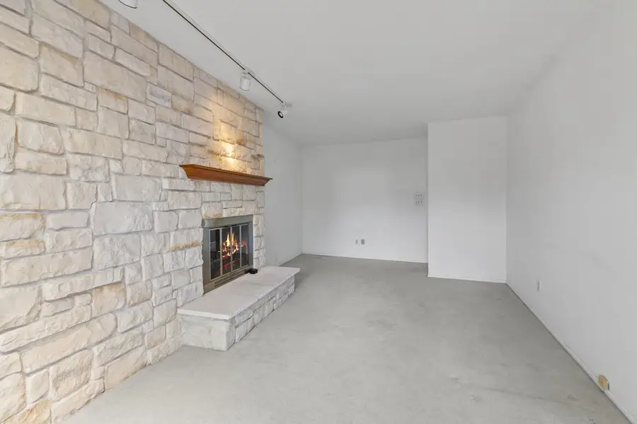 998 Lake Country COURT, Oconomowoc, WI 53066 - Image #2